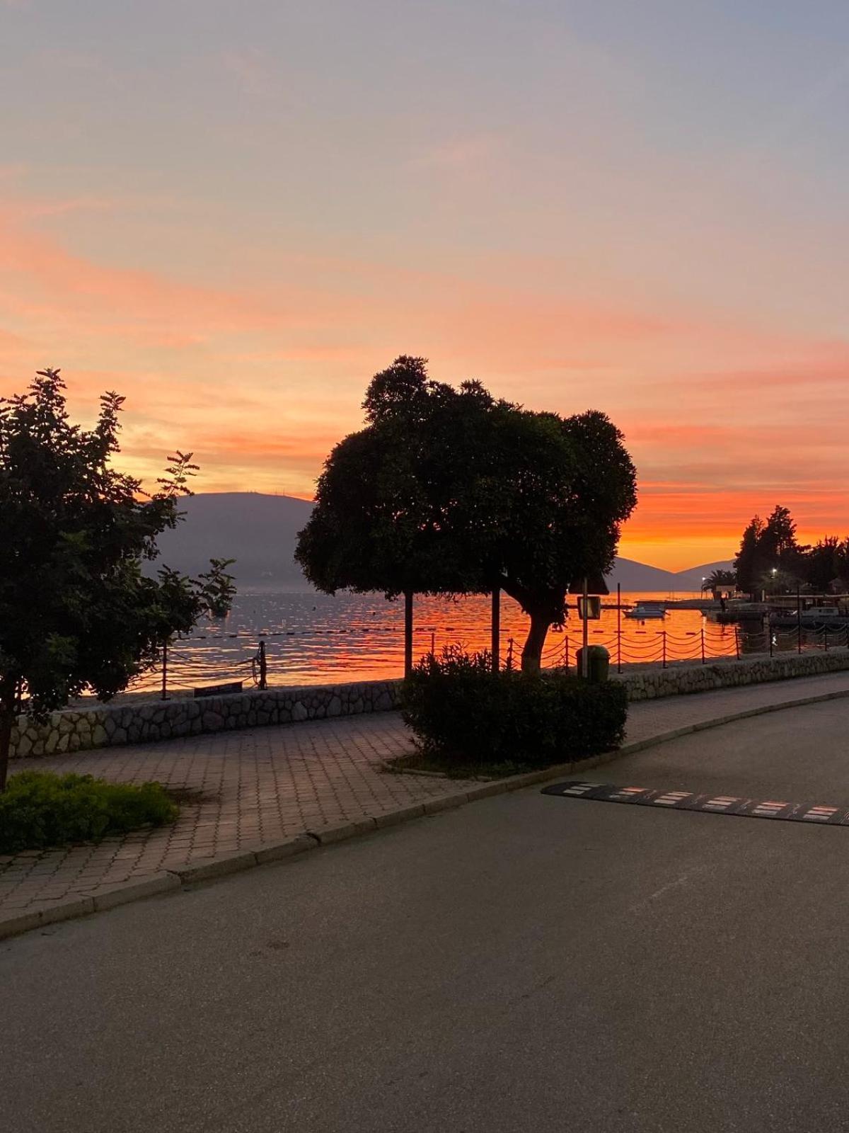 Apartment Casa Sul Mare ติวัต ภายนอก รูปภาพ
