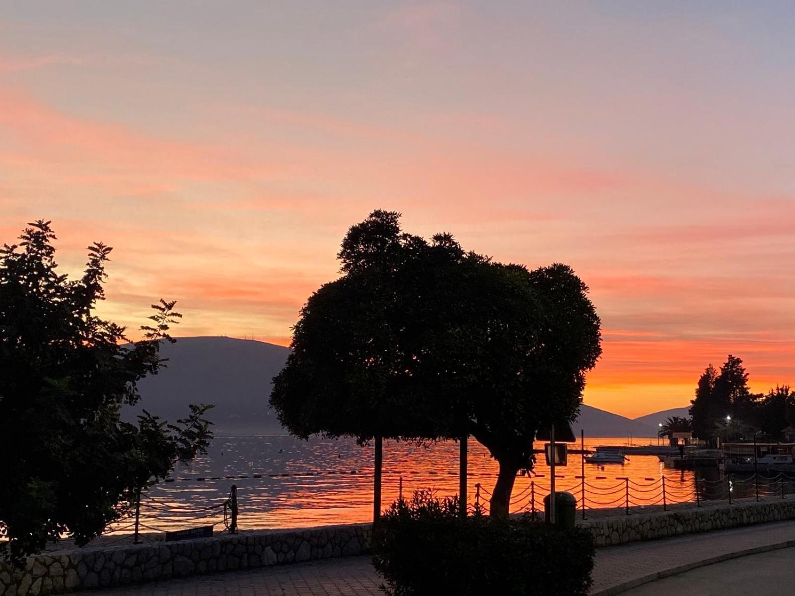 Apartment Casa Sul Mare ติวัต ภายนอก รูปภาพ